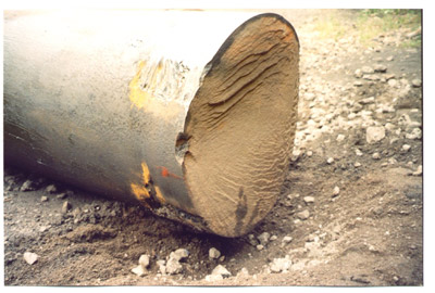 Разрушение колонны пресса силой 70 МН (7000 тс) от концентратора, внесенного в процессе эксплуатации. Диаметр колонны – 630 мм.